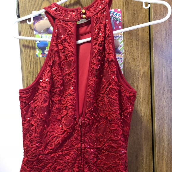 Red Lace Dress with a Slit and Sequins - Picture 2 of 4